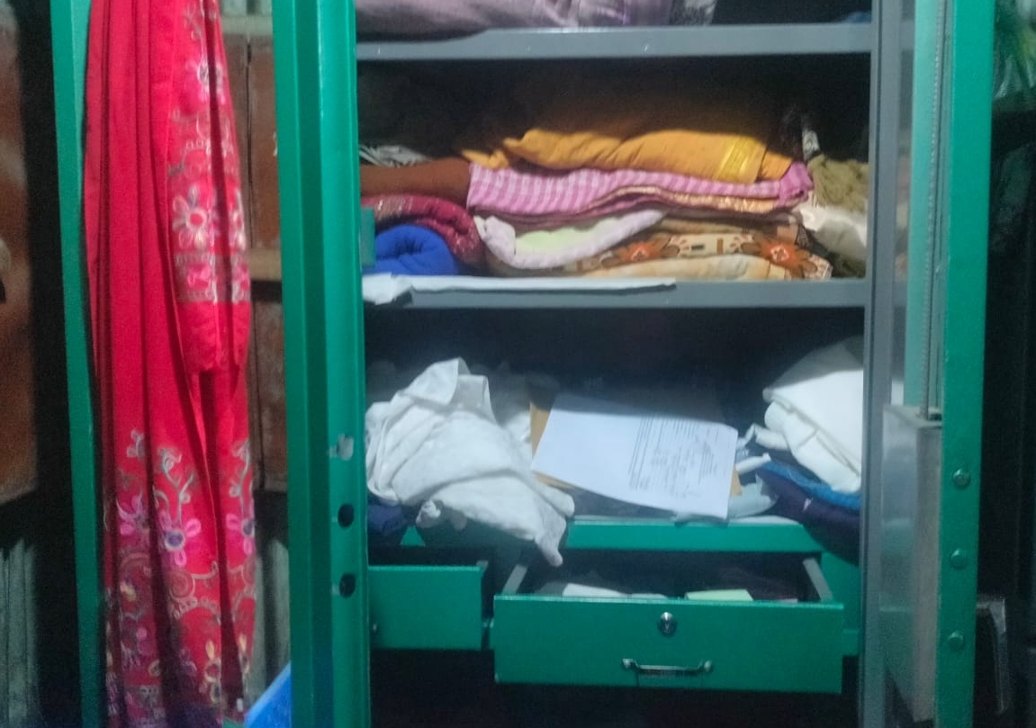 নরসিংদীর পলাশে দিনে-দুপুরে চুরি; স্বর্ণালঙ্কারসহ ১৬ লাখ টাকার মালামাল লুট