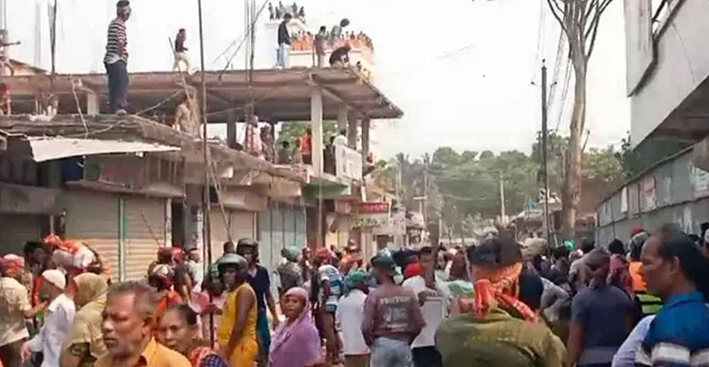 খেলার মাইকিং ঘিরে ৪ গ্রামবাসীর মধ্যে রক্তক্ষয়ী সংঘর্ষ, আহত শতাধিক