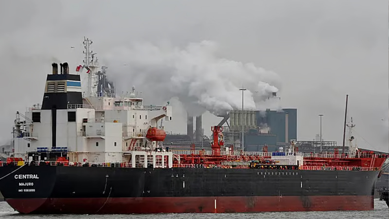 ২৬ হাজার টন অকটেন নিয়ে দেশে এল জাহাজ