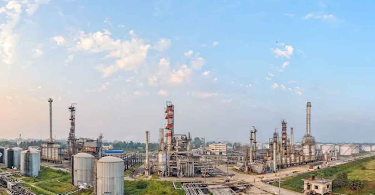 দেশের একমাত্র তেল শোধনাগার বন্ধ ঘোষণা