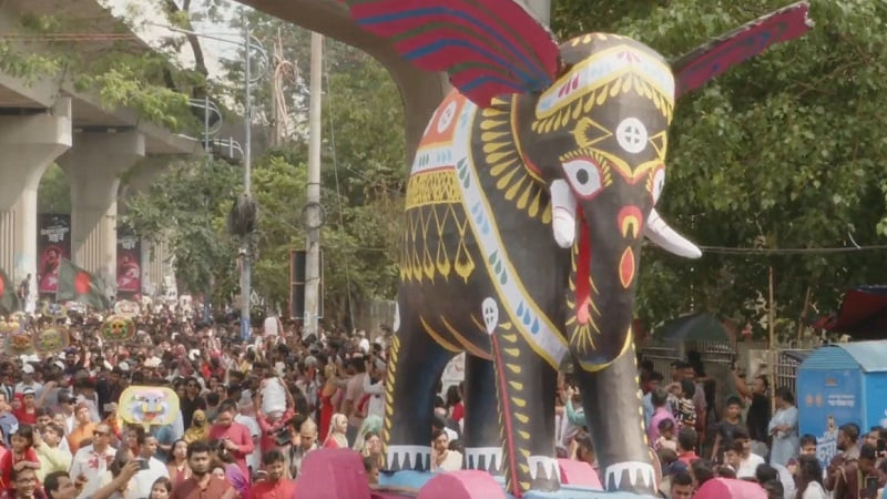 নববর্ষকে স্বাগত জানিয়ে ঢাবিতে ‘বৈশাখী শোভাযাত্রা’