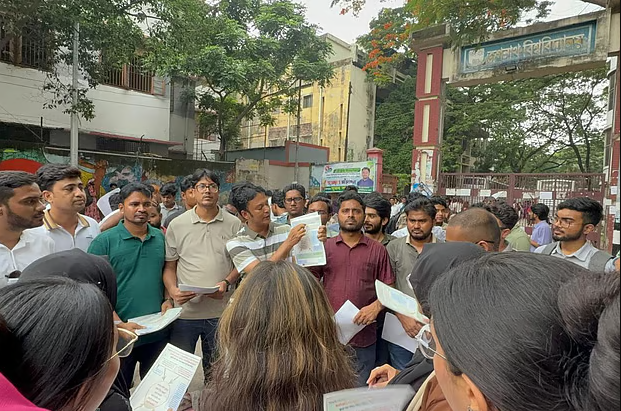 জুলাই জাতীয় সনদ বাস্তবায়নের অঙ্গীকার তুলে ধরে জবিতে ছাত্রদলের গণসংযোগ