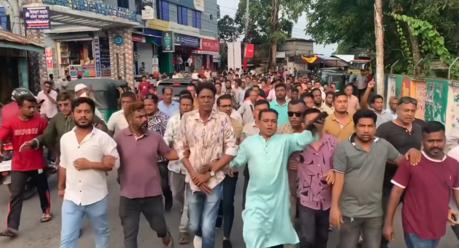 মন্ত্রী দীপেন দেওয়ানের পদত্যাগের প্রতিবাদে সড়ক অবরোধ, নেতাকর্মীদের বিক্ষোভ