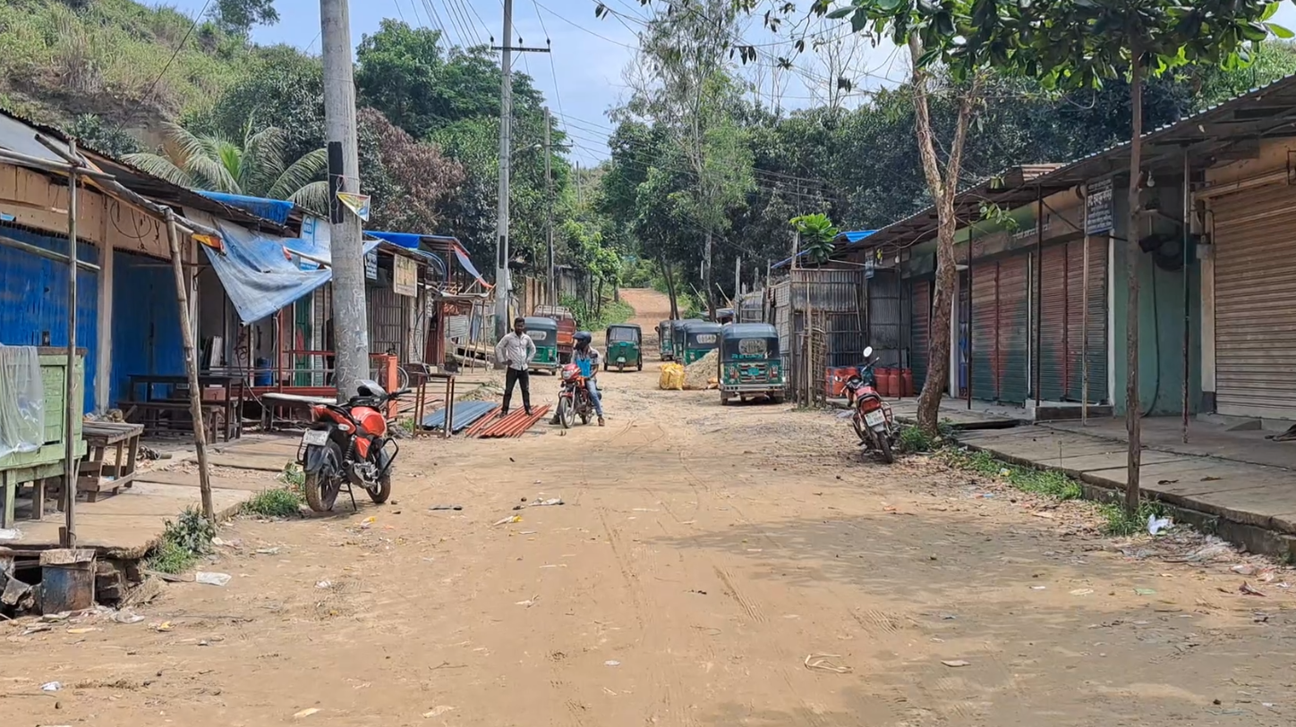 আসলাম চোধুরী জড়িত আছে,র্যাব আমাদের উপর অত্যাচার করছে,আমরা শান্তিতে থাকতে চাই : জঙ্গল সলিমপুর গণজমায়েতে এলাকাবাসী
