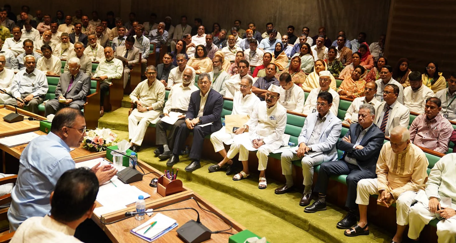 আইনশৃঙ্খলায় কঠোর অবস্থানের বার্তা, বাজেট ঘিরে ধৈর্য ধরার আহ্বান প্রধানমন্ত্রীর