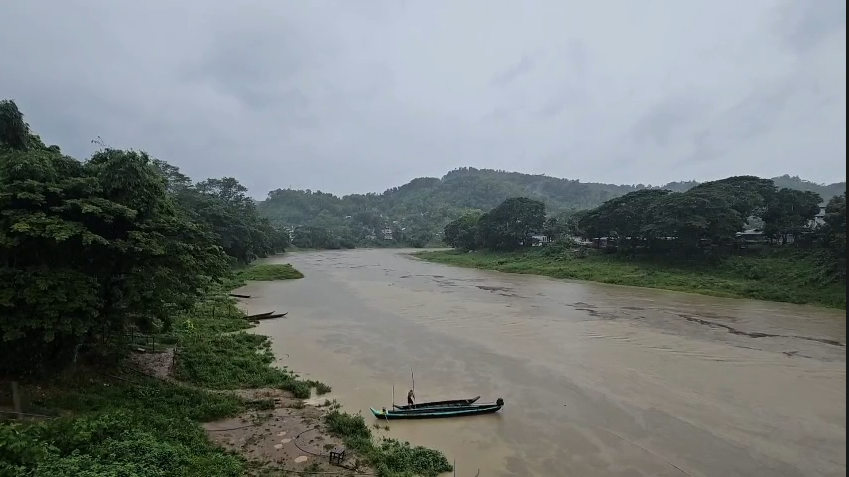 টানা তিন দিনের ভারী বর্ষণে দুর্যোগ পরিস্থিতির সৃষ্টি হয়েছে পার্বত্য জেলা বান্দরবানে