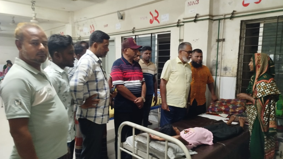 সাতক্ষীরায় ধর্ষিতা শিশুর পাশে বিএনপি নেতা আব্দুর রউফ চিকিৎসার দায়িত্ব গ্রহণ ও নগদ অর্থ সহায়তা