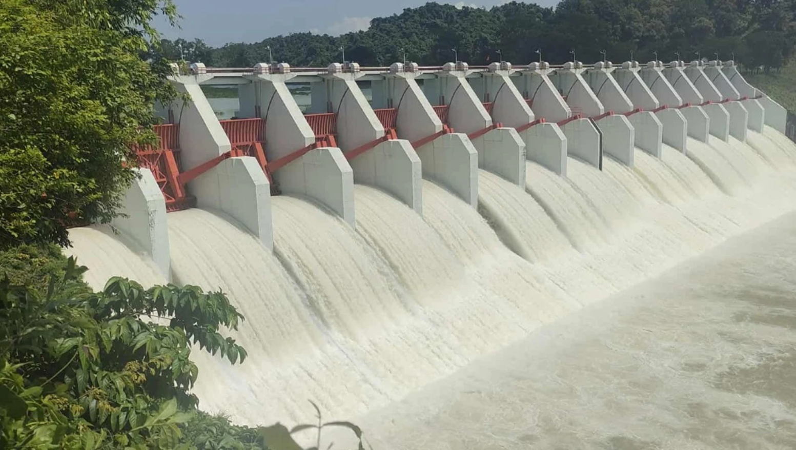 কাপ্তাই লেকের পানি বেড়েছে, শনিবার স্পিলওয়ের ১৬ গেট আংশিক খোলার প্রস্তুতি
