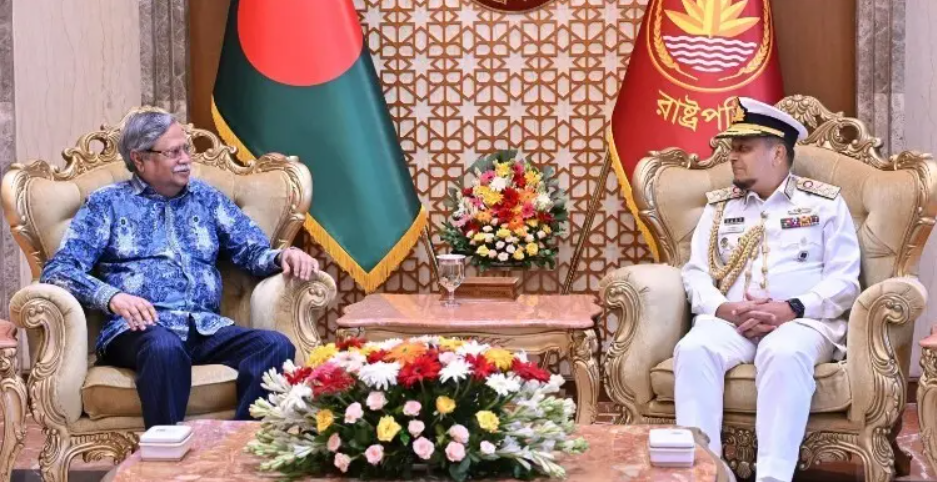 রাষ্ট্রপতির সঙ্গে বিদায়ী সাক্ষাৎ নৌবাহিনী প্রধান অ্যাডমিরাল নাজমুল হাসানের