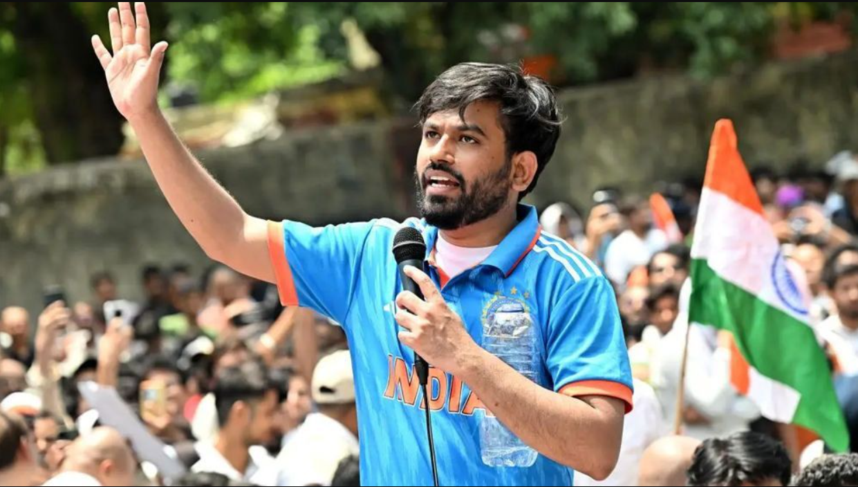 নিট প্রশ্নফাঁস ইস্যুতে আন্দোলন স্থগিত, ভবিষ্যৎ নিয়ে জল্পনায় ককরোচ জনতা পার্টি